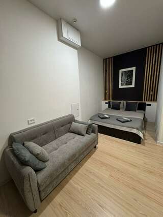 Гостевой дом Глория Мурманск Двухместный номер с двуспальной кроватью и дополнительной кроватью-6