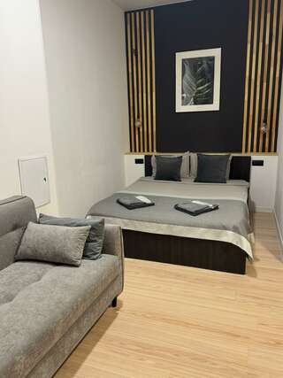 Гостевой дом Глория Мурманск Двухместный номер с двуспальной кроватью и дополнительной кроватью-5