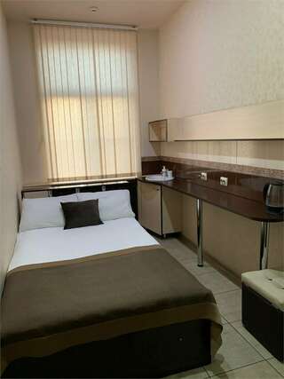 Гостевой дом Глория Мурманск Эконом с полутороспальной кроватью с общим душем и туалетом-1