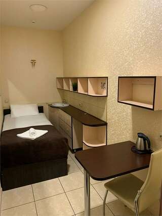 Гостевой дом Глория Мурманск Эконом без окна с общим душем и туалетом-1